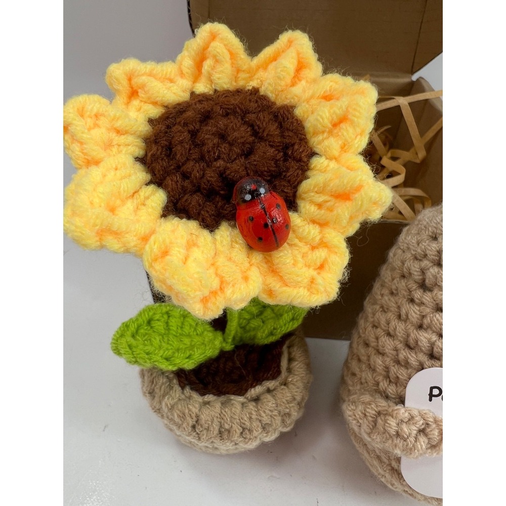 ONECOCOA Crochet Mini Funny Positive Potato (Potato & Sunflower w/ Ladybug) Desk - Picture 8 of 12